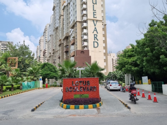 Lotus Bolevard
