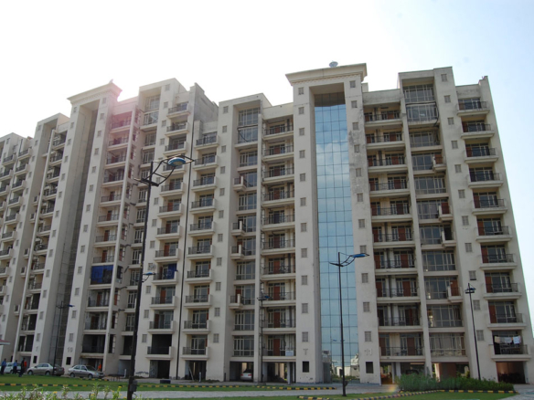 Parasavnath Panorama 4+SR Apartment For Sale